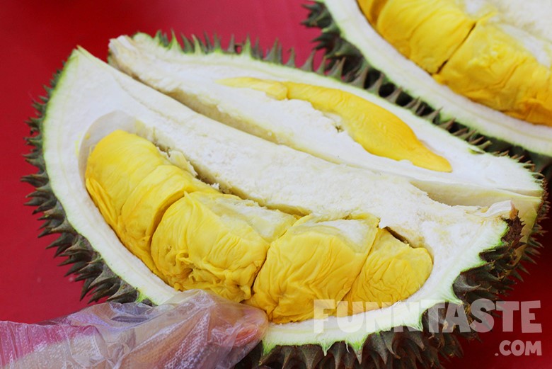 Durian isi kuning